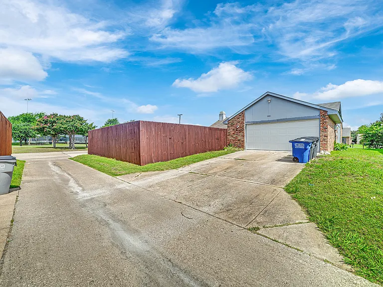 1300 Rivercrest Blvd — Photo 29