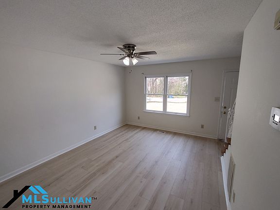 4th image of 2211 Peppertree St APT B