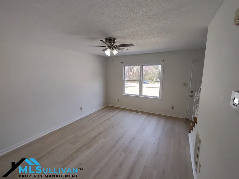 2211 Peppertree St #B — Photo 4