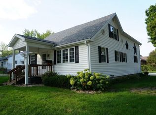1101 Cedar St, Charles City, IA 50616