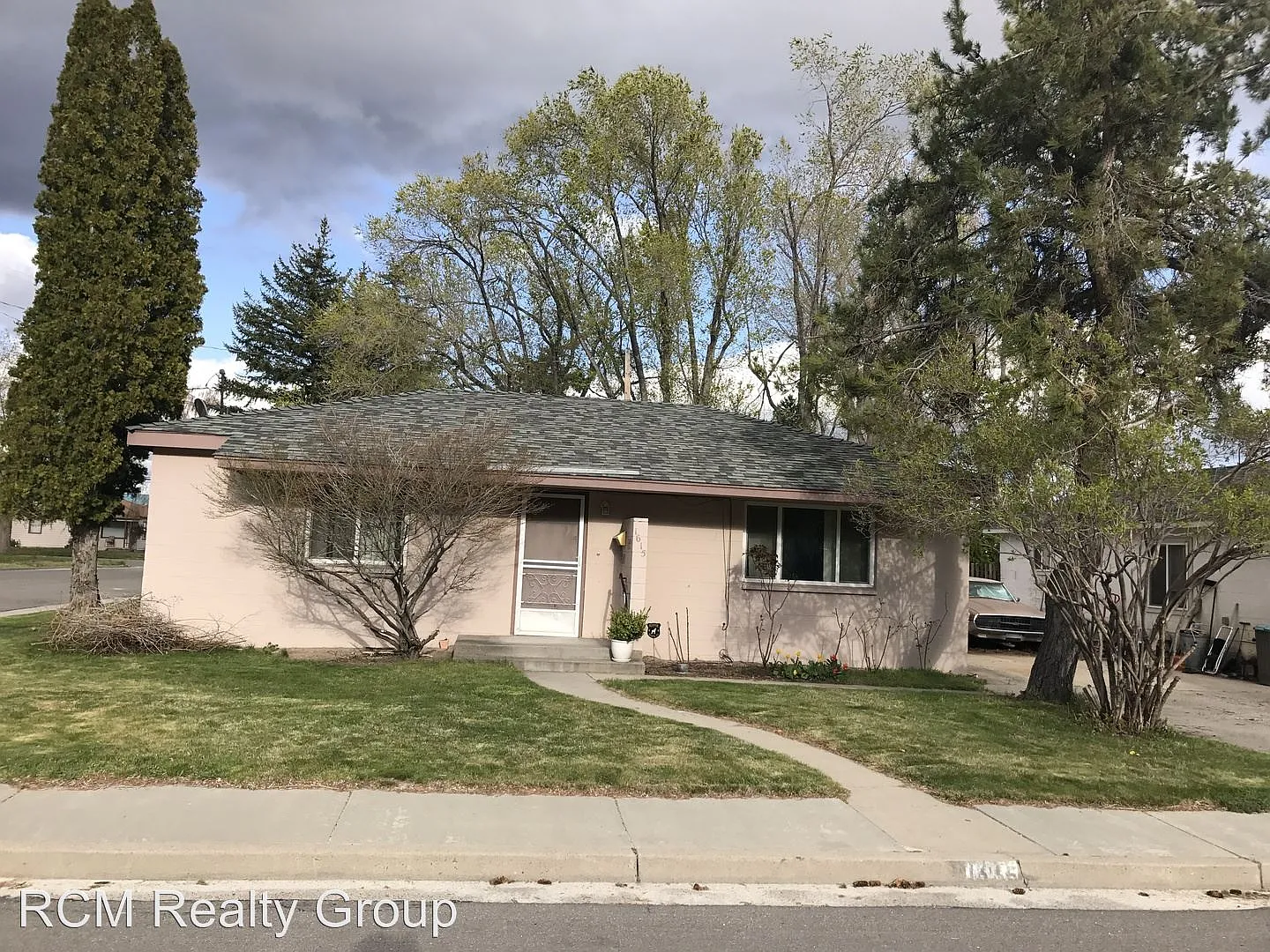 1615 N Division St photo 1