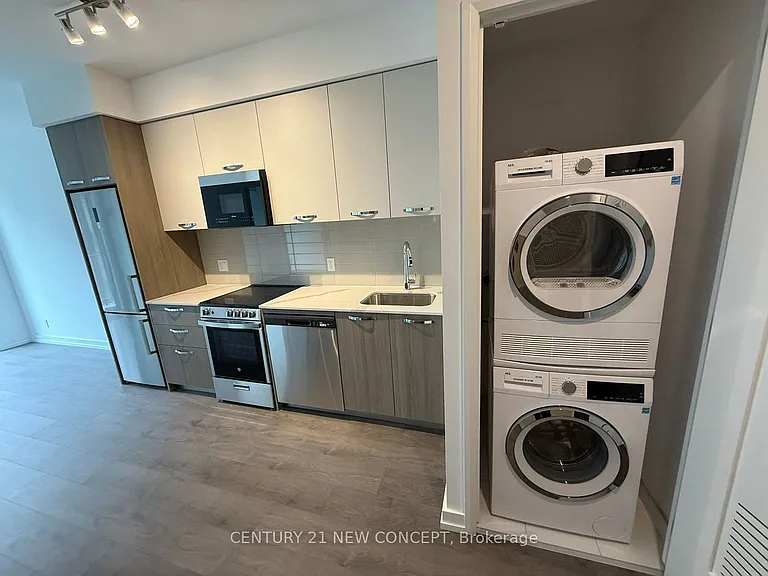 75 James St S #416 — Photo 6