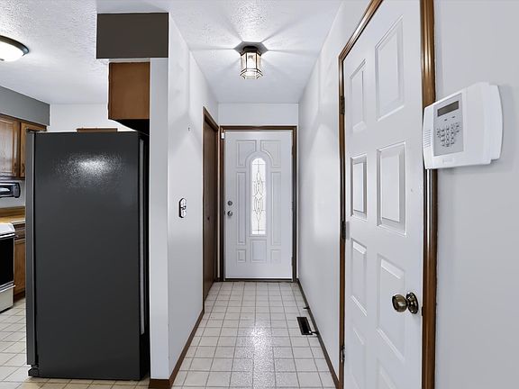 3rd image of 2028 Poppy Ct
