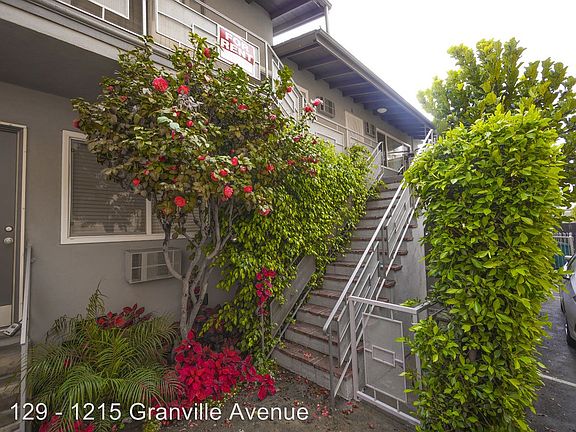 3rd image of 1215 Granville Ave APT 4