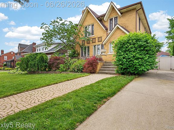 3rd image of 2920 Riverside Dr