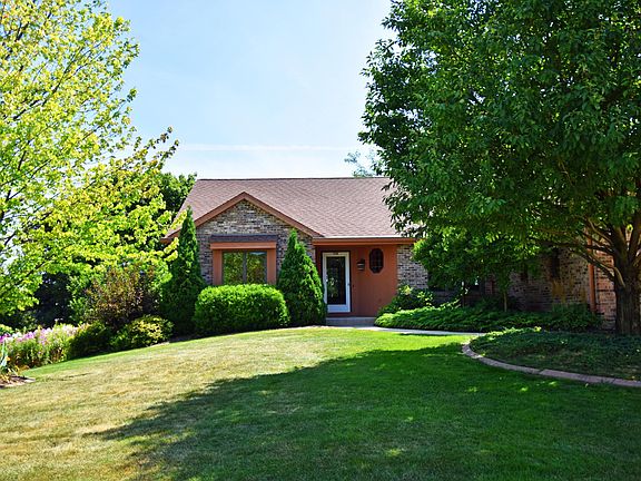 2nd image of 728 Willow Ln