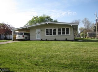 916 Pine St, Mediapolis, IA 52637