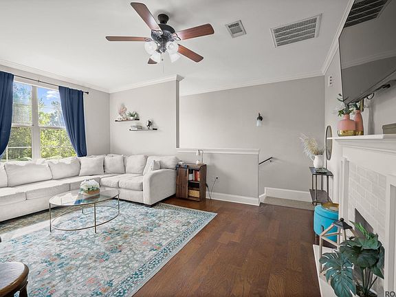 4th image of 888 S Kenilworth Pkwy #3