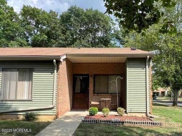 222 Medford Ct UNIT E