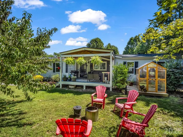 14 Old Possum Holler Rd, Hendersonville, NC 28739