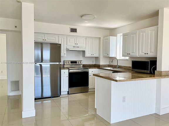 4th image of 2120 W Flagler St #5