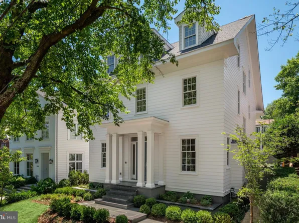 2604 36th St NW, Washington, DC 20007