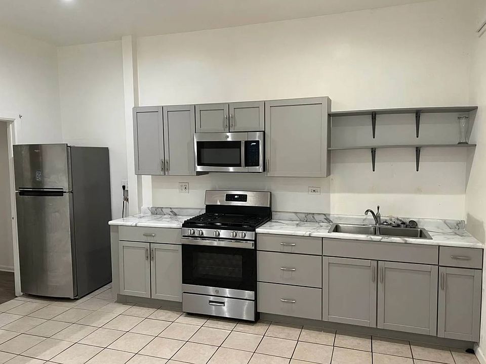 Brand new stainless steel appliances (stove, fridge, microwave) installed less than 2 years ago for previous tenant.