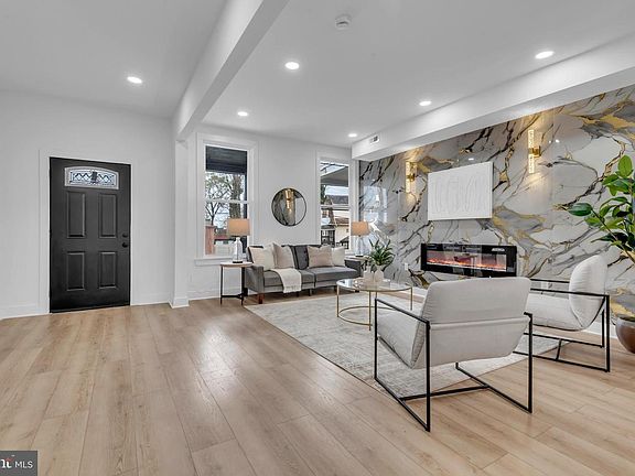 3rd image of 3804 Woodhaven Ave