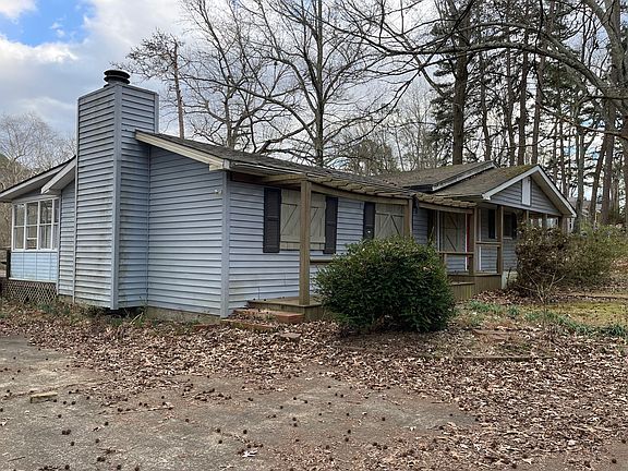 3rd image of 134 Terryland Cir