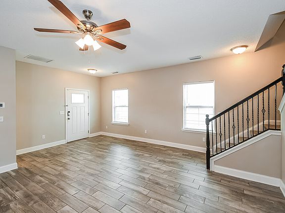 4th image of 522 Meldrum Ln