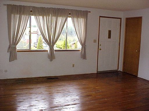 5th image of 2546 Airline Way