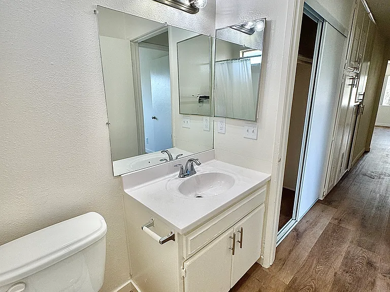 11200 Victory Blvd #9 — Photo 27