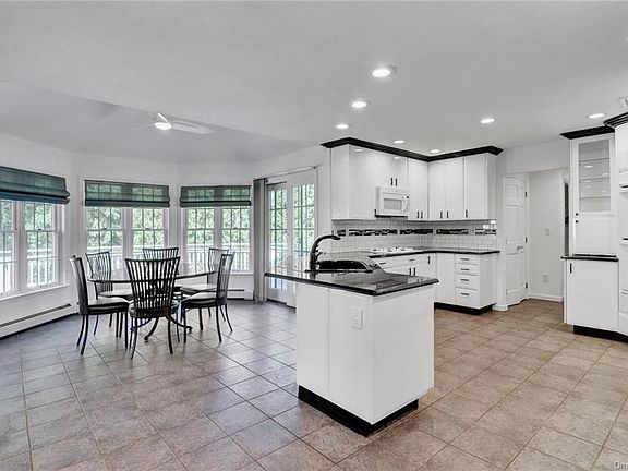 5th image of 44 Gail Dr