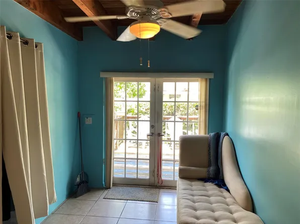6901 SW 6th St, Pembroke Pines, FL 33023