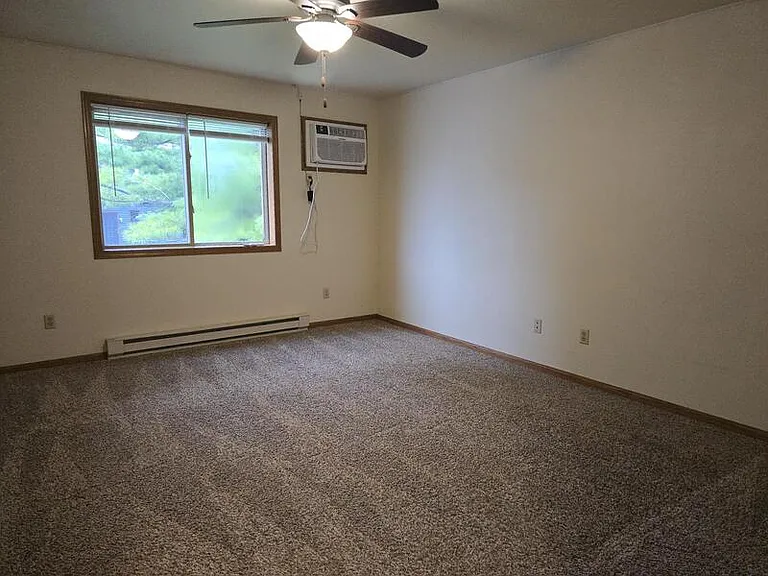 808-810 Harney Ave #810 — Photo 16