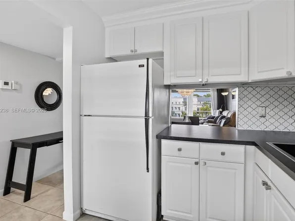 7897 Golf Circle Dr APT 307, Margate, FL 33063