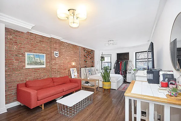 Living room, photo 2