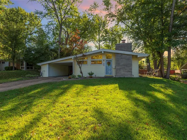 726 Paddock Ct, Saint Louis, MO 63126