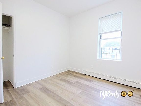 3rd image of 272 Monticello Ave
