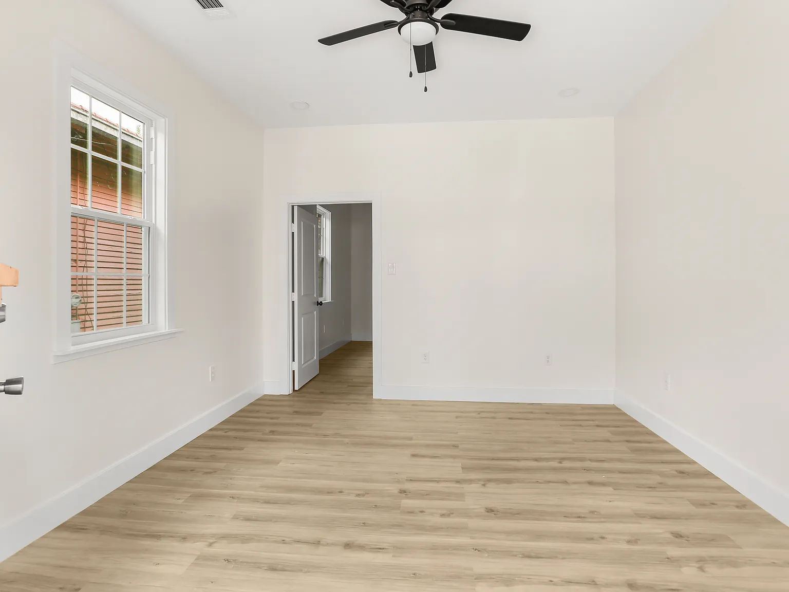 2 bed, 1000 sqft, $1,850 — Photo 2