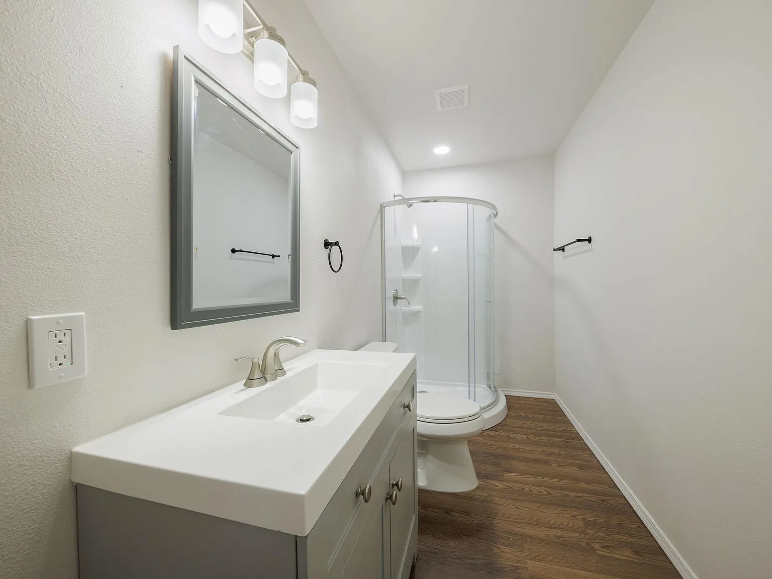 4 bed, 3.0 bath, 3040 sqft, $724 — Photo 4