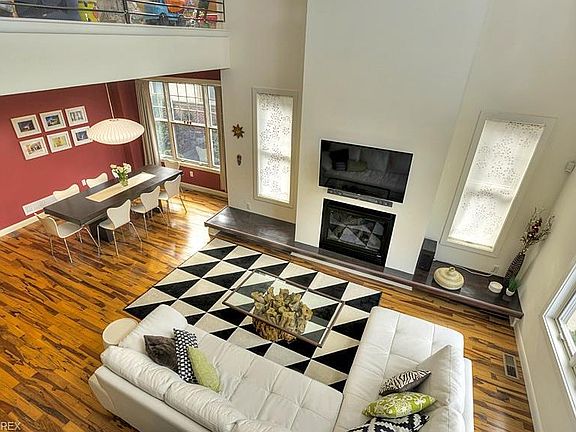 3rd image of 24 Astor Pl