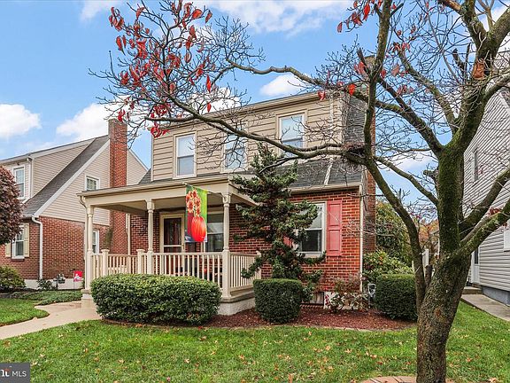 2nd image of 266 Princess St