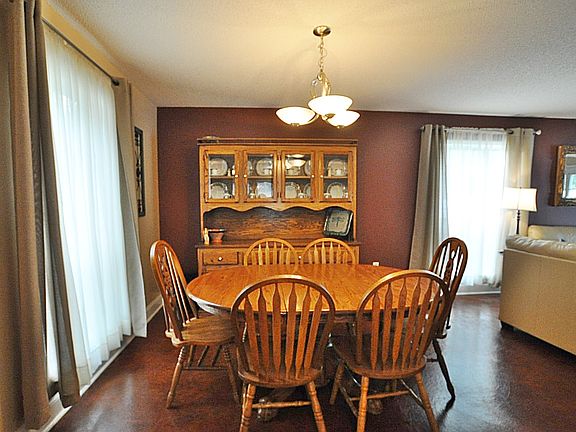 5th image of 1549 N Hillsdale Dr