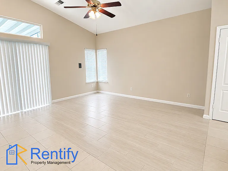 404 Windsor Park Dr — Photo 9