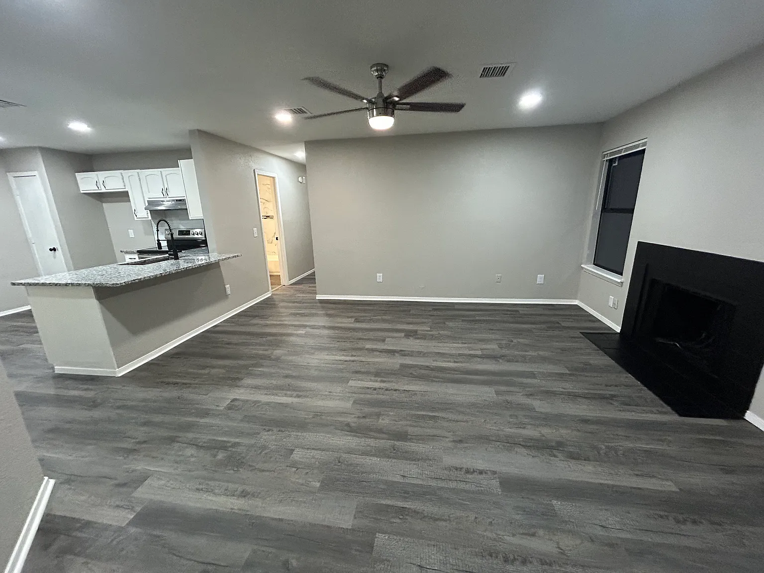 1113 N Narcissus Ave — Photo 2