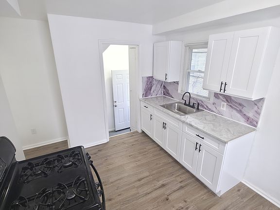 4th image of 8668 Rosemont Ave