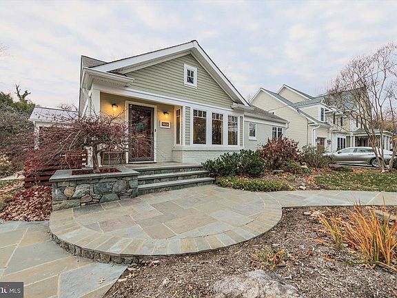 2nd image of 9818 Parkwood Dr