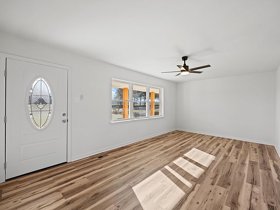 3rd image of 950 Durkee Rd SE