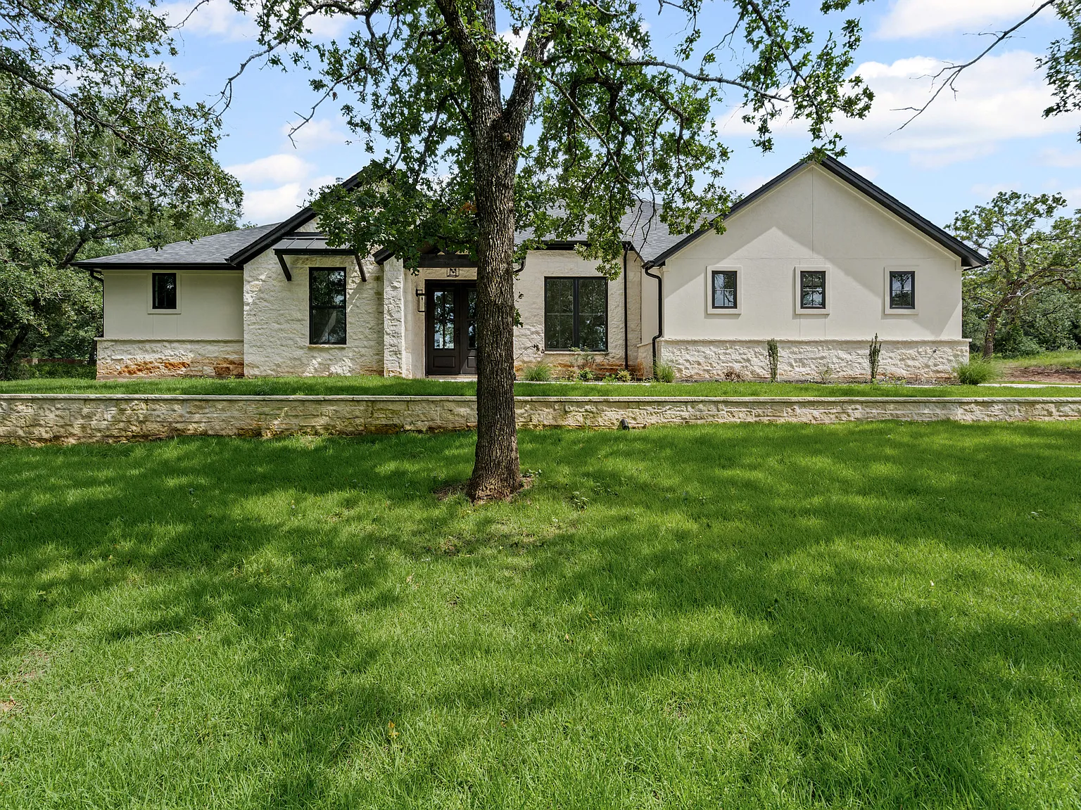 4 bed, 2800 sqft, $4,395 — Photo 4