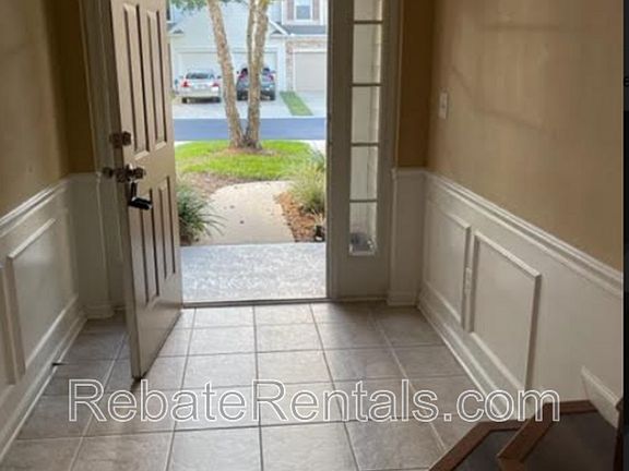 4th image of 11043 Castlemain Cir E