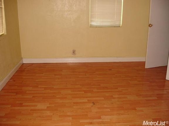 3rd image of 2051 E Washington St