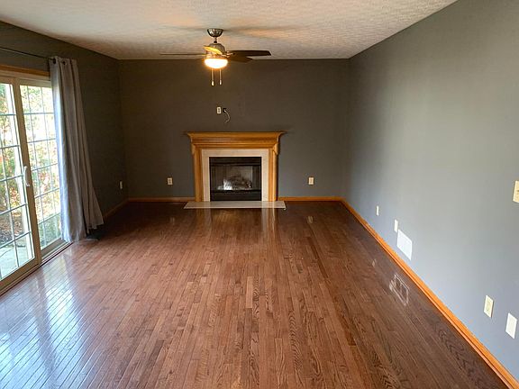 3rd image of 6136 Silverglade Dr