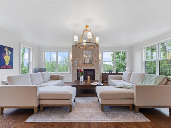 199 Winchester St #199, Brookline, MA 02446