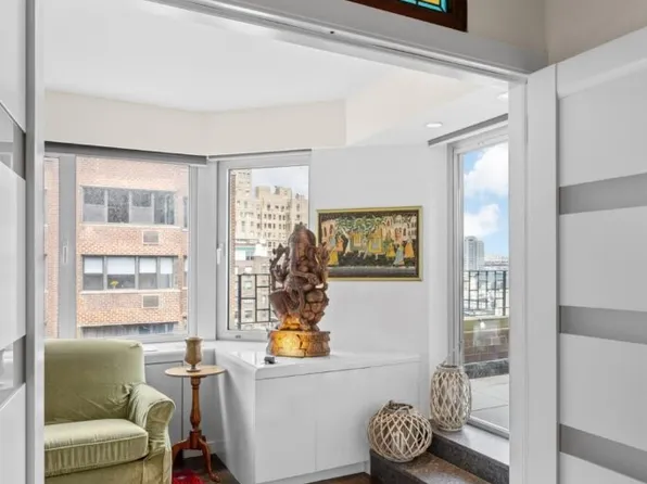 12 Beekman Place image 9 of 13