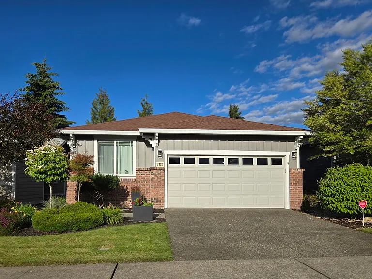 4146 Bainbridge Ct NE — Photo 1