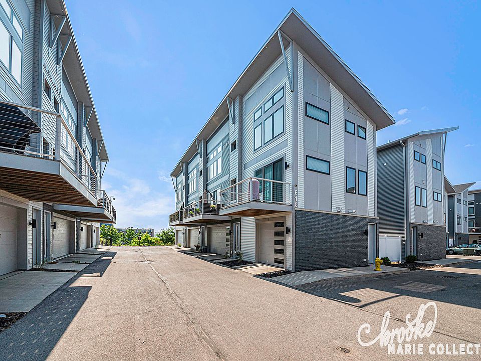 1st image of 615 Fairview Ave NE #2