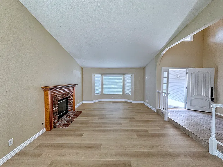1652 Longview Dr — Photo 7