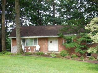 145 Dogwood Dr, Akron, PA 17501