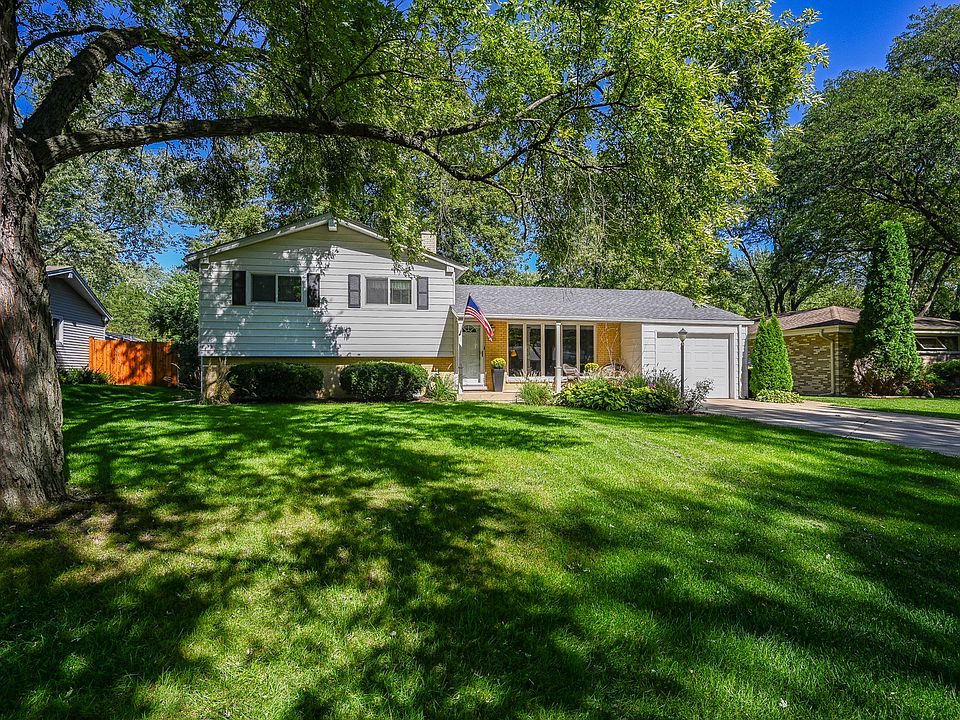 1st image of 22W510 Balsam Dr